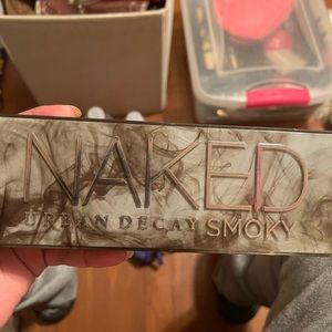 NAKED SMOKY PALETTE